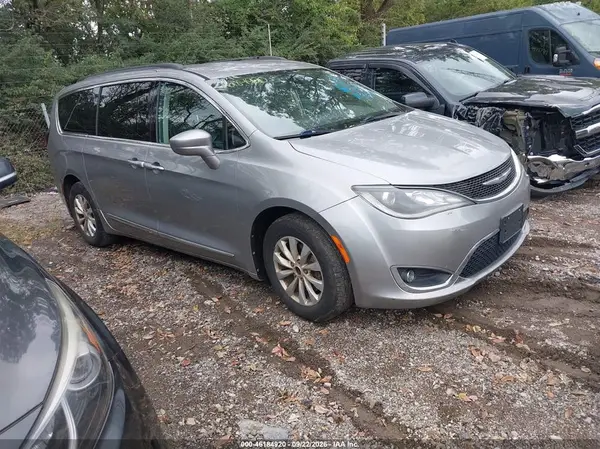 2C4RC1BG4HR687838 — 2017 Chrysler Pacifica, Естественный износ (Normal Wear & Tear), фото до ремонта