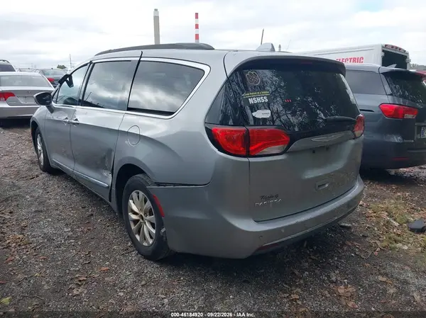2C4RC1BG4HR687838 — 2017 Chrysler Pacifica, фото 3 с аукциона IAAI 30.09.2026, Естественный износ