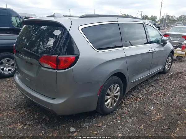 2C4RC1BG4HR687838 — 2017 Chrysler Pacifica, фото 4 с аукциона IAAI 30.09.2026, Естественный износ