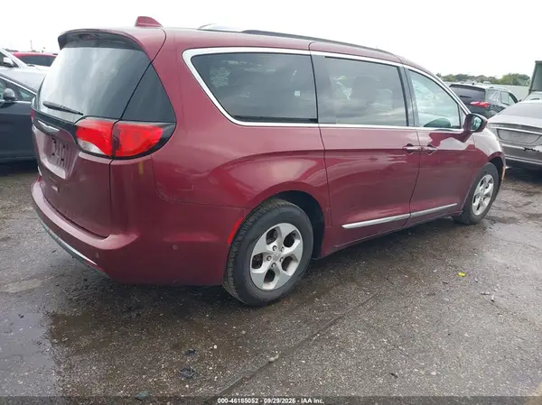 2C4RC1EG8HR722571 — 2017 Chrysler Pacifica, фото 4 с аукциона IAAI, Передняя часть