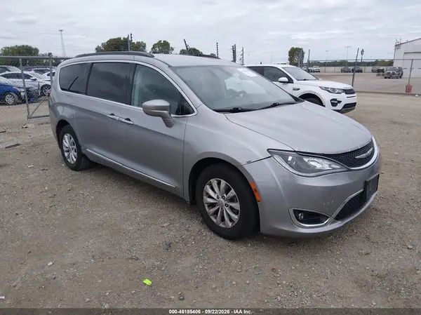 2C4RC1BG7HR598992 — 2017 Chrysler Pacifica, Повреждение двигателя (Engine Damage), фото до ремонта