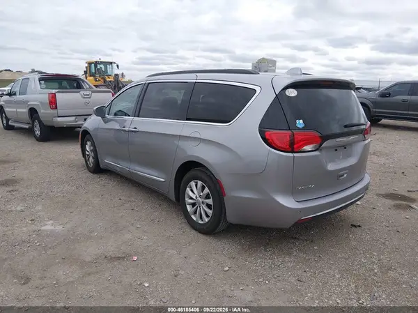 2C4RC1BG7HR598992 — 2017 Chrysler Pacifica, фото 3 с аукциона IAAI 08.10.2026, Повреждение двигателя