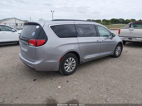 2C4RC1BG7HR598992 — 2017 Chrysler Pacifica, фото 4 с аукциона IAAI 08.10.2026, Повреждение двигателя