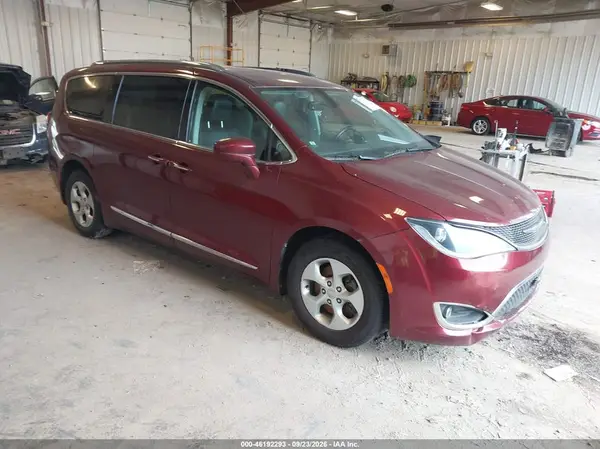 2C4RC1EG6HR708779 — 2017 Chrysler Pacifica, Естественный износ (Normal Wear & Tear), фото до ремонта