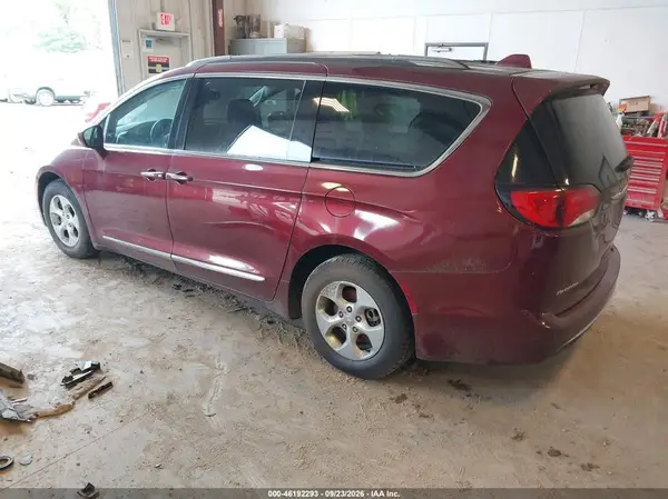 2C4RC1EG6HR708779 — 2017 Chrysler Pacifica, фото 3 с аукциона IAAI 13.10.2026, Естественный износ