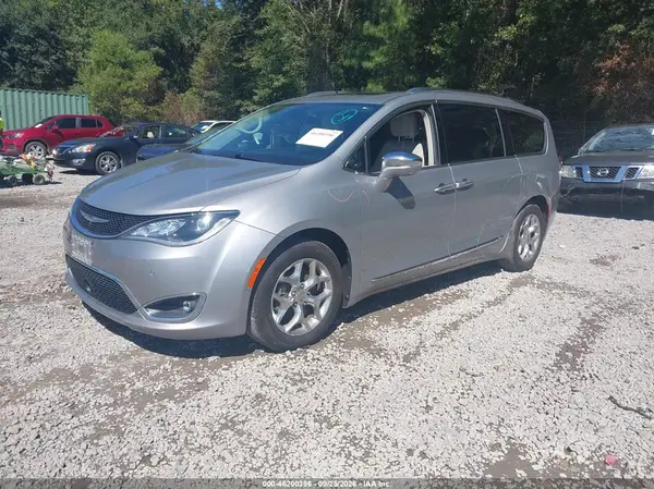 2C4RC1GGXHR620184 — 2017 Chrysler Pacifica, фото 2 с аукциона IAAI, Левый бок