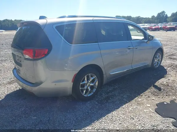 2C4RC1GGXHR620184 — 2017 Chrysler Pacifica, фото 4 с аукциона IAAI, Левый бок