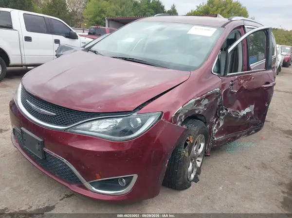 2C4RC1EG6HR519016 — 2017 Chrysler Pacifica, фото 2 с аукциона IAAI, Левый бок