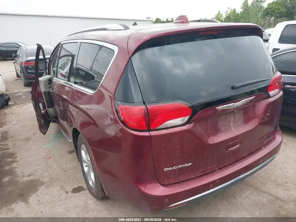 2C4RC1EG6HR519016 — 2017 Chrysler Pacifica, фото 3 с аукциона IAAI, Левый бок