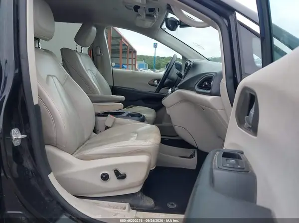 2C4RC1EG2HR542843 — 2017 Chrysler Pacifica, фото 4 с аукциона IAAI, Передняя часть