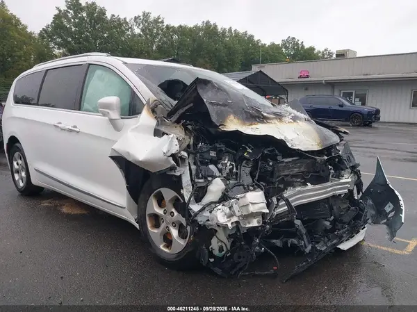 2C4RC1EG0HR588025 — 2017 Chrysler Pacifica, Передняя часть (Front End), фото до ремонта