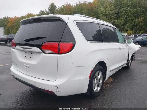 2C4RC1EG0HR588025 — 2017 Chrysler Pacifica, фото 4 с аукциона IAAI, Передняя часть