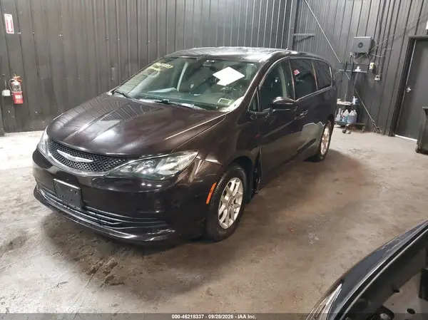 2C4RC1DG2HR578680 — 2017 Chrysler Pacifica, фото 2 с аукциона IAAI, Передняя часть слева