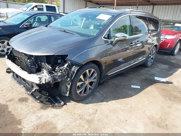 2C4RC1GG6HR661069 — 2017 Chrysler Pacifica, фото 2 с аукциона IAAI, Передняя часть