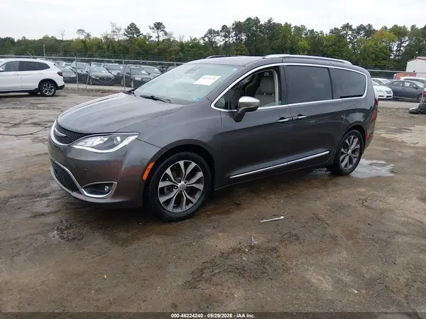 2C4RC1GG2HR706119 — 2017 Chrysler Pacifica, фото 2 с аукциона IAAI, Правый бок