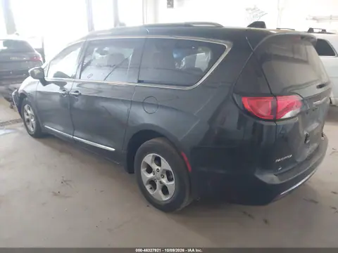 2017 Chrysler Pacifica Touring-L Plus VIN 2C4RC1EGXHR648831 фото 4