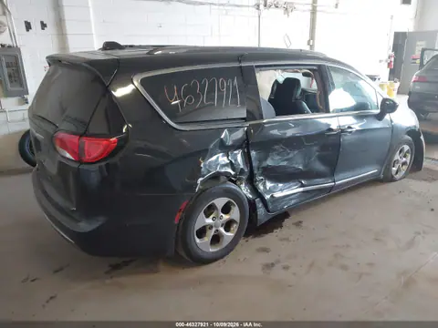 2017 Chrysler Pacifica Touring-L Plus VIN 2C4RC1EGXHR648831 фото 5