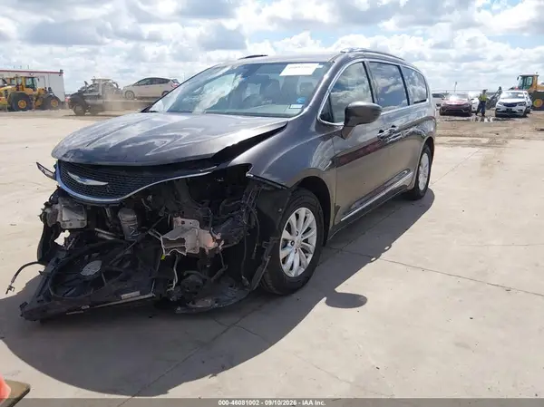 2C4RC1BG2JR246151 — 2018 Chrysler Pacifica, фото 2 с аукциона IAAI 15.10.2026, Передняя часть