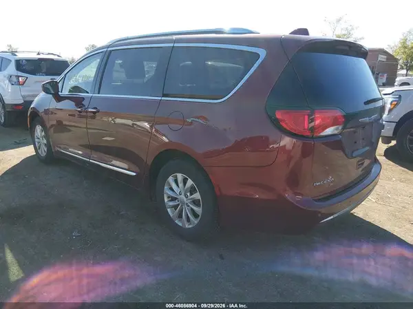 2C4RC1BG2JR127466 — 2018 Chrysler Pacifica, фото 3 с аукциона IAAI, Задняя часть слева