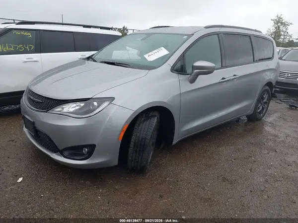 2C4RC1BG4JR258642 — 2018 Chrysler Pacifica, фото 2 с аукциона IAAI 09.10.2026, Правый бок
