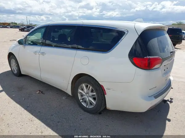 2C4RC1FG4JR218992 — 2018 Chrysler Pacifica, фото 3 с аукциона IAAI, Передняя часть справа