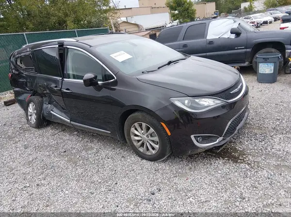 2C4RC1BGXJR309528 — 2018 Chrysler Pacifica, REPOSSESSION, фото до ремонта