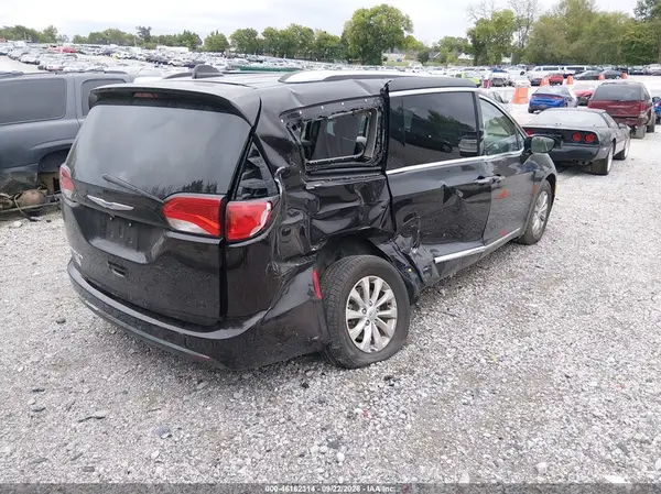 2C4RC1BGXJR309528 — 2018 Chrysler Pacifica, фото 4 с аукциона IAAI, Изъят кредитором