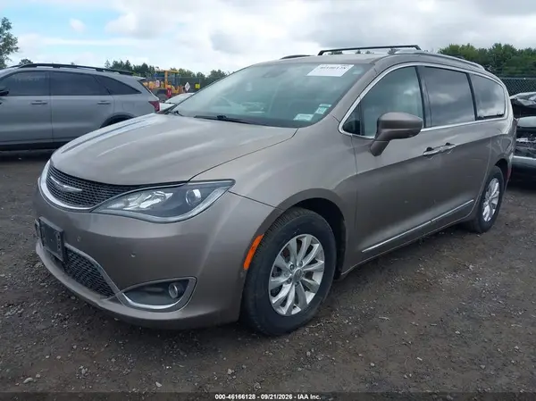 2C4RC1BG8JR123583 — 2018 Chrysler Pacifica, фото 2 с аукциона IAAI 01.10.2026, Естественный износ