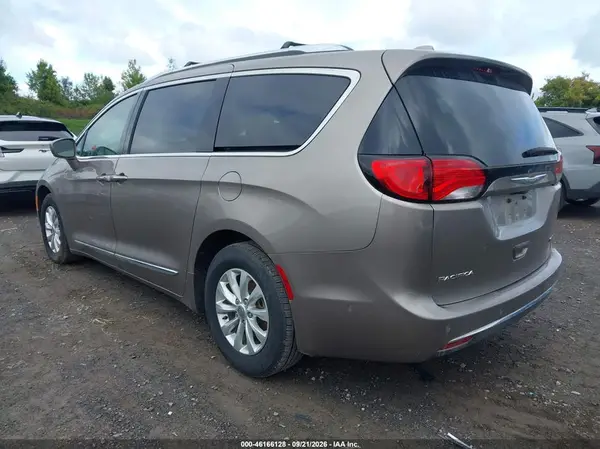 2C4RC1BG8JR123583 — 2018 Chrysler Pacifica, фото 3 с аукциона IAAI 01.10.2026, Естественный износ