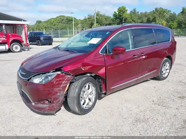 2C4RC1BG3JR171914 — 2018 Chrysler Pacifica, фото 2 с аукциона IAAI, Передняя часть слева