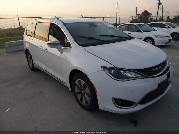 2C4RC1N76JR105207 — 2018 Chrysler Pacifica, Передняя часть (Front End), фото до ремонта