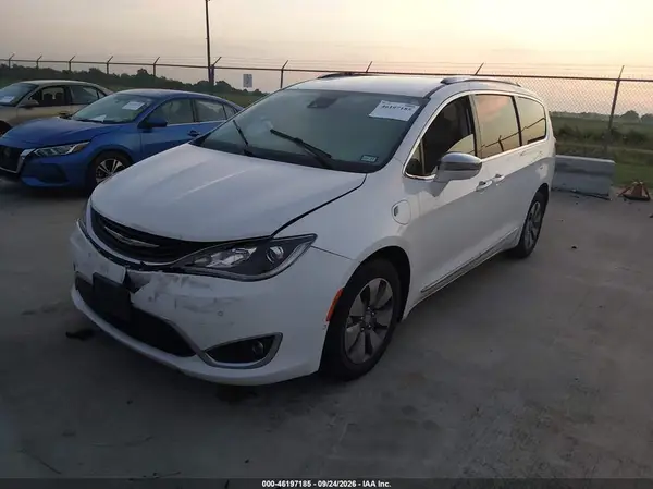 2C4RC1N76JR105207 — 2018 Chrysler Pacifica, фото 2 с аукциона IAAI, Передняя часть