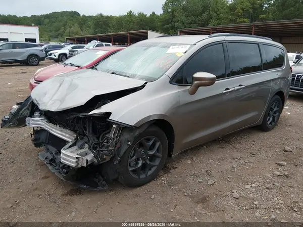 2C4RC1BG0JR158747 — 2018 Chrysler Pacifica, фото 2 с аукциона IAAI, Передняя часть