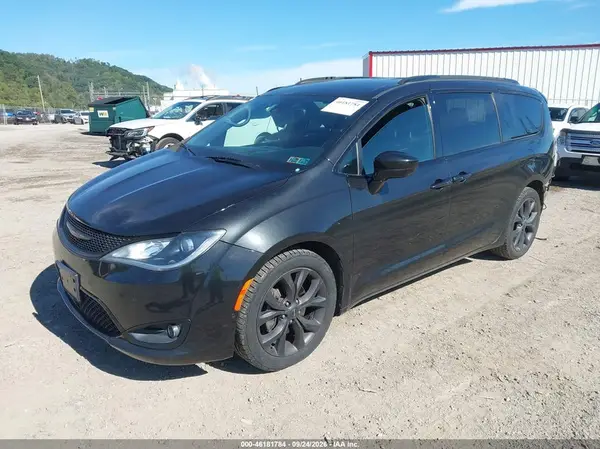 2C4RC1BG2KR549738 — 2019 Chrysler Pacifica, фото 2 с аукциона IAAI, Задняя часть