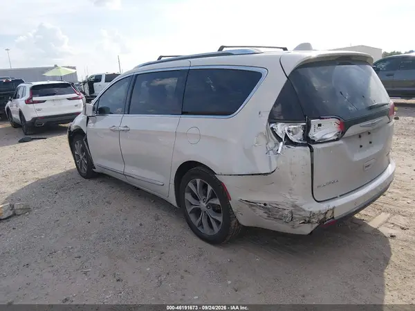 2C4RC1GG7KR733064 — 2019 Chrysler Pacifica, фото 3 с аукциона IAAI, Левый бок