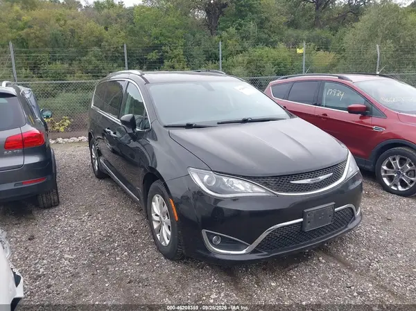 2C4RC1BG1KR651306 — 2019 Chrysler Pacifica, Естественный износ (Normal Wear & Tear), фото до ремонта