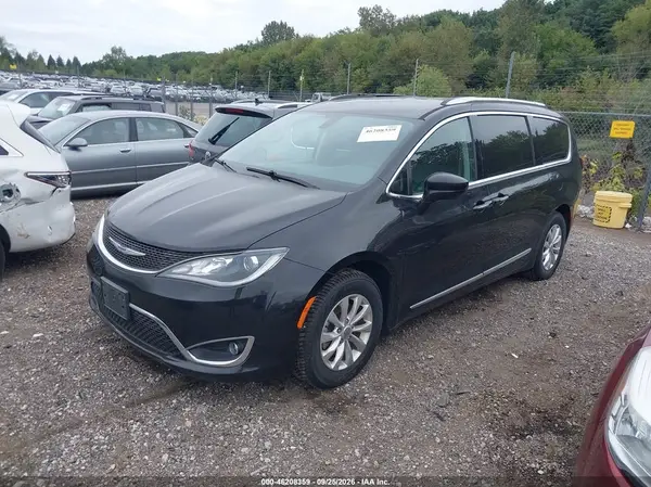 2C4RC1BG1KR651306 — 2019 Chrysler Pacifica, фото 2 с аукциона IAAI 12.10.2026, Естественный износ