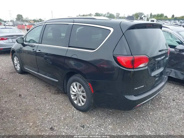 2C4RC1BG1KR651306 — 2019 Chrysler Pacifica, фото 3 с аукциона IAAI 12.10.2026, Естественный износ