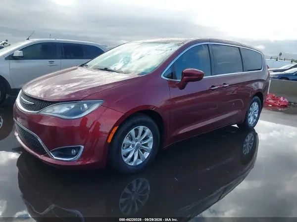 2C4RC1FG1KR616081 — 2019 Chrysler Pacifica, фото 2 с аукциона IAAI, Передняя часть справа
