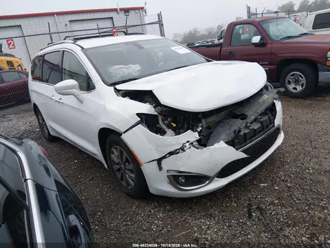 2C4RC1EG6KR675452 — 2019 Chrysler Pacifica, Передняя часть, фото до ремонта