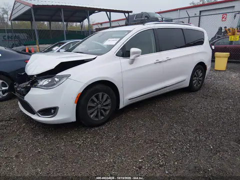 2C4RC1EG6KR675452 — 2019 Chrysler Pacifica, фото 2 с аукциона IAAI, Передняя часть