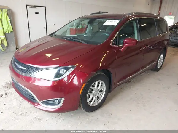 2C4RC1BG3LR182799 — 2020 Chrysler Pacifica, фото 2 с аукциона IAAI, Передняя часть