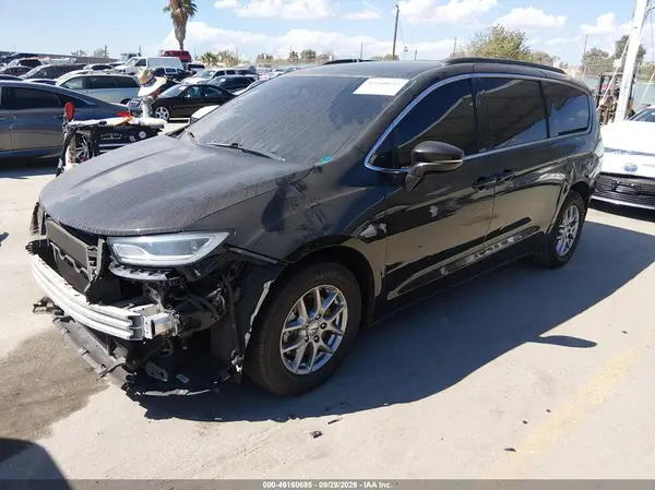 2C4RC1FG2MR501010 — 2021 Chrysler Pacifica, фото 2 с аукциона IAAI, Передняя часть