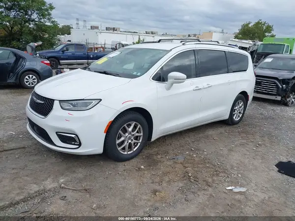 2C4RC1BG0MR576472 — 2021 Chrysler Pacifica, фото 2 с аукциона IAAI, Правый бок