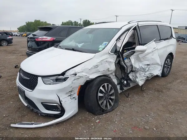 2C4RC1BG8MR520134 — 2021 Chrysler Pacifica, фото 2 с аукциона IAAI, Левый бок