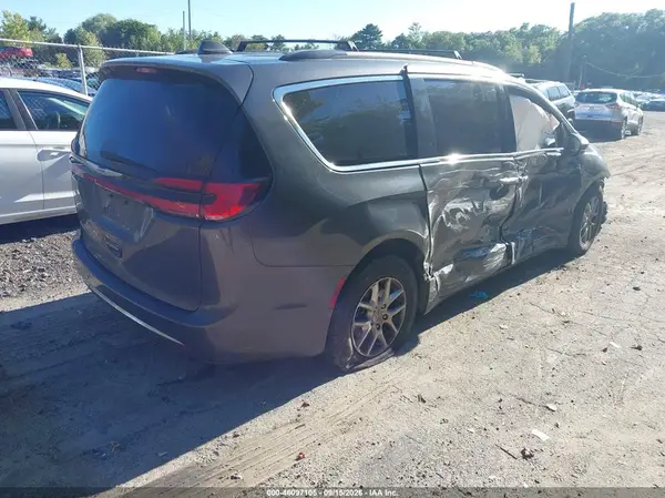 2C4RC1BG2NR178780 — 2022 Chrysler Pacifica, фото 4 с аукциона IAAI 13.10.2026, Правый бок