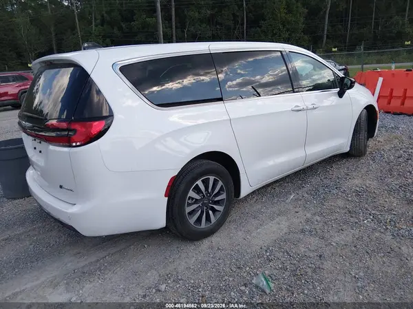 2C4RC1S73RR121851 — 2024 Chrysler Pacifica, фото 4 с аукциона IAAI 30.09.2026, Естественный износ