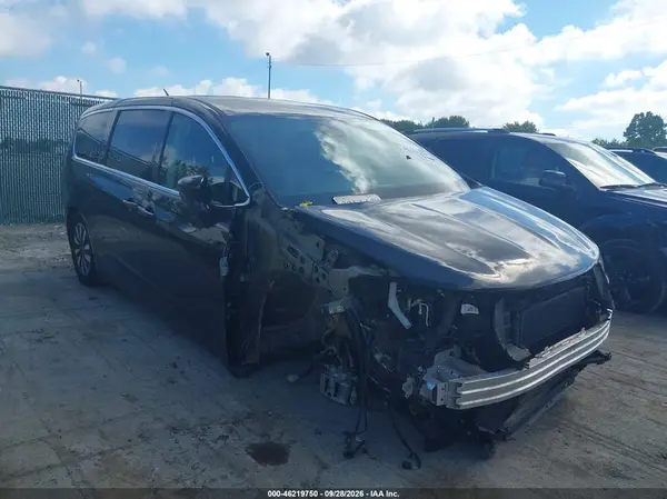 2C4RC1S73RR124085 — 2024 Chrysler Pacifica, Передняя часть (Front End), фото до ремонта