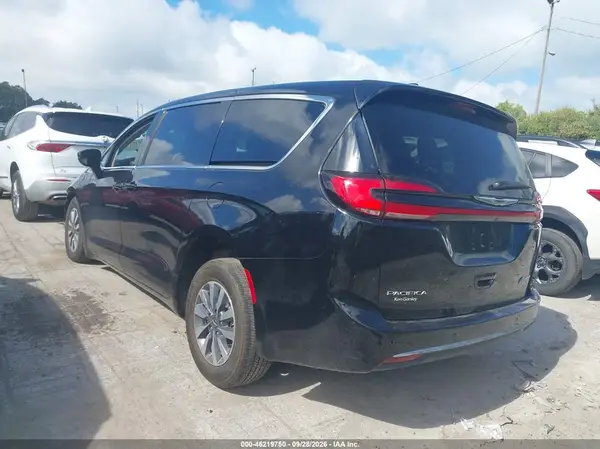 2C4RC1S73RR124085 — 2024 Chrysler Pacifica, фото 3 с аукциона IAAI, Передняя часть