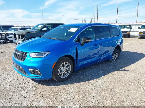 2C4RC1BGXTR262536 — 2026 Chrysler Pacifica, фото 2 с аукциона IAAI 05.10.2026, Левый бок